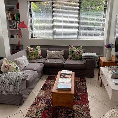 Modern, Centrally Located Dorp Street Apartment Stellenbosch Bagian luar foto