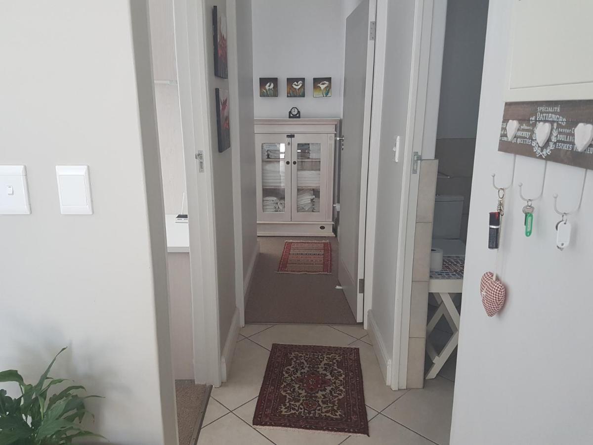 Modern, Centrally Located Dorp Street Apartment Stellenbosch Bagian luar foto