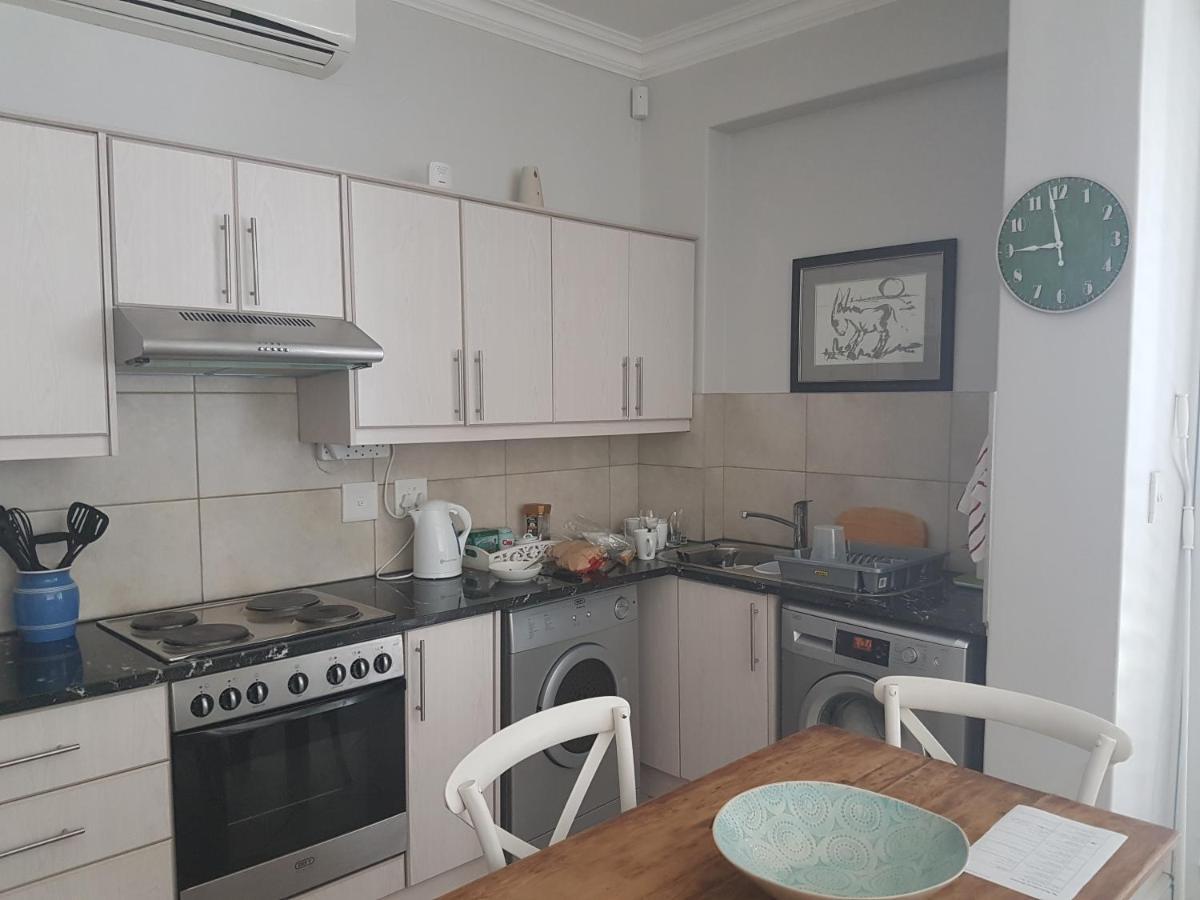 Modern, Centrally Located Dorp Street Apartment Stellenbosch Bagian luar foto