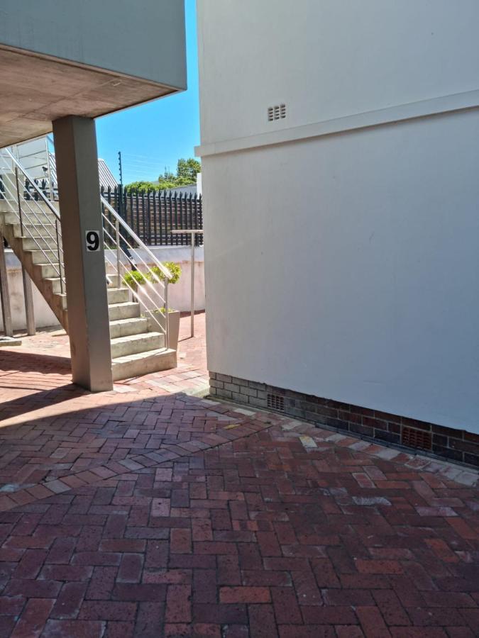 Modern, Centrally Located Dorp Street Apartment Stellenbosch Bagian luar foto